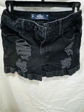 Hollister Black Ultra High-Rise stretch Distressed Denim mini shorts  3” 26